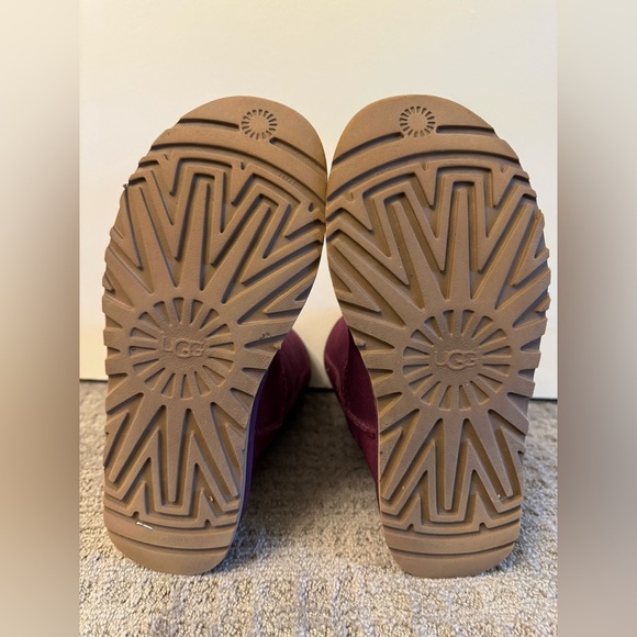 UGG Plum Classic Short II Shearling Boots - Sz 7 - Picture 7 of 9